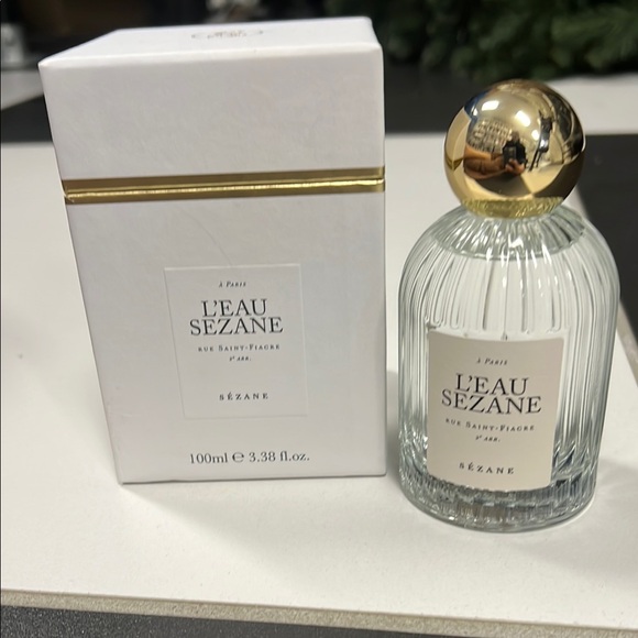 L'Eau Perfume - White and Gold - Picture 2 of 4